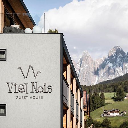 Viel Nois Guest House Фунес Экстерьер фото